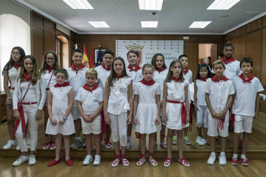 Imágenes de la jornada infantil, que incluyó una ofrenda floral.