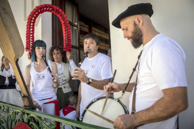 El chupinazo de fiestas de Aoiz en imágenes