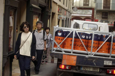 Imágenes de los problemas que genera la carga y descarga en el Casco Viejo de Pamplona.