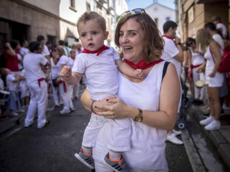 El chupinazo de fiestas de Aoiz en imágenes