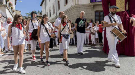 El chupinazo de fiestas de Aoiz en imágenes