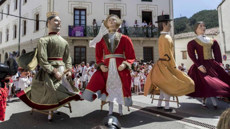 El chupinazo de fiestas de Aoiz en imágenes