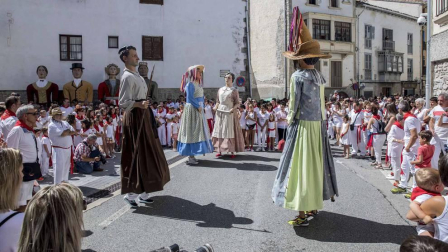 El chupinazo de fiestas de Aoiz en imágenes