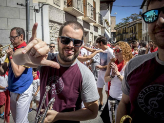 El chupinazo de fiestas de Aoiz en imágenes