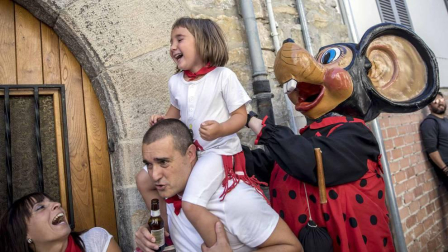 El chupinazo de fiestas de Aoiz en imágenes