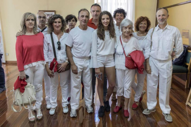 El chupinazo de fiestas de Aoiz en imágenes