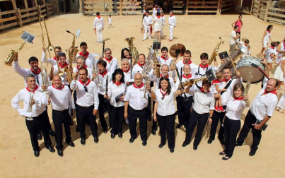Imágenes de la procesión de la Virgen de la Asunción y la Banda de Música.