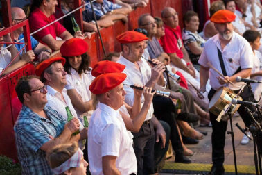 Imágenes de la procesión de San Roque y el Paloteado de las fiestas de Murchante