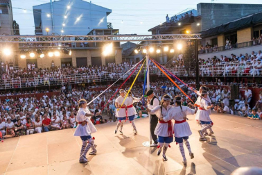 Imágenes de la procesión de San Roque y el Paloteado de las fiestas de Murchante