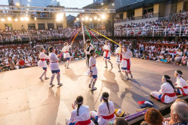 Imágenes de la procesión de San Roque y el Paloteado de las fiestas de Murchante