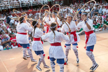 Imágenes de la procesión de San Roque y el Paloteado de las fiestas de Murchante