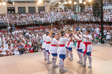 Imágenes de la procesión de San Roque y el Paloteado de las fiestas de Murchante