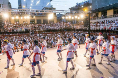 Imágenes de la procesión de San Roque y el Paloteado de las fiestas de Murchante