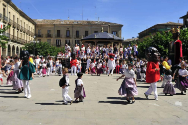 Imágenes del encierro y de diversos actos de la jornada dedicada a los niños.