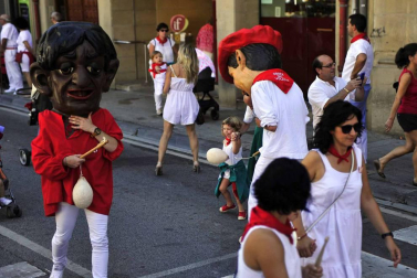 Imágenes del encierro y de diversos actos de la jornada dedicada a los niños.