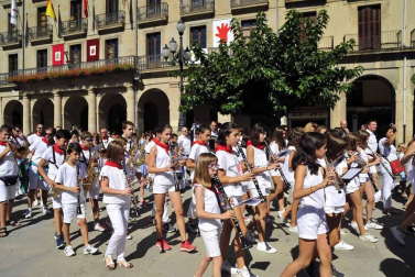 Imágenes del encierro y de diversos actos de la jornada dedicada a los niños.