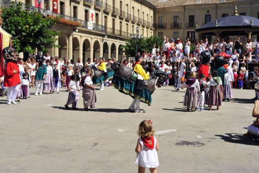 Imágenes del encierro y de diversos actos de la jornada dedicada a los niños.