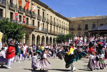 Imágenes del encierro y de diversos actos de la jornada dedicada a los niños.