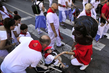 Imágenes del encierro y de diversos actos de la jornada dedicada a los niños.