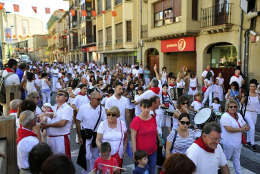 Imágenes del encierro y de diversos actos de la jornada dedicada a los niños.