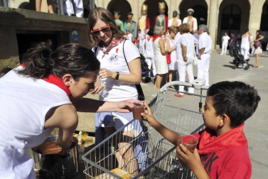 Imágenes del encierro y de diversos actos de la jornada dedicada a los niños.