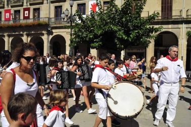Imágenes del encierro y de diversos actos de la jornada dedicada a los niños.