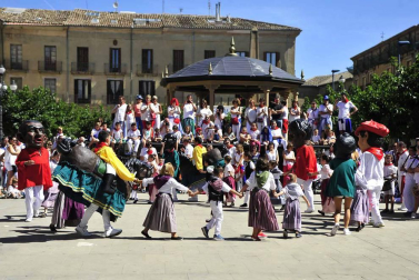 Imágenes del encierro y de diversos actos de la jornada dedicada a los niños.