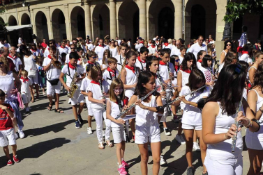 Imágenes del encierro y de diversos actos de la jornada dedicada a los niños.