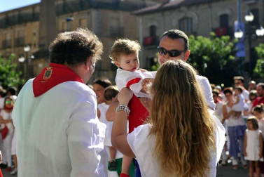 Imágenes del encierro y de diversos actos de la jornada dedicada a los niños.