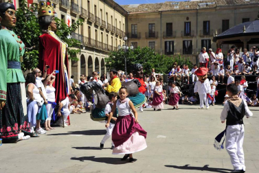 Imágenes del encierro y de diversos actos de la jornada dedicada a los niños.