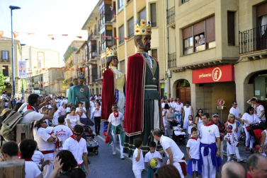 Imágenes del encierro y de diversos actos de la jornada dedicada a los niños.