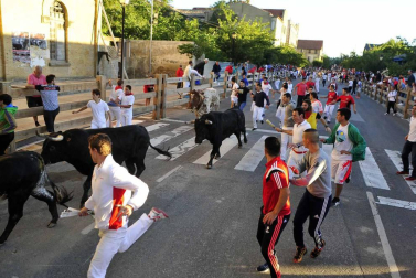 Imágenes del encierro y de diversos actos de la jornada dedicada a los niños.