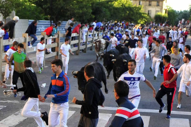 Imágenes del encierro y de diversos actos de la jornada dedicada a los niños.