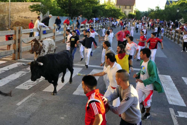Imágenes del encierro y de diversos actos de la jornada dedicada a los niños.