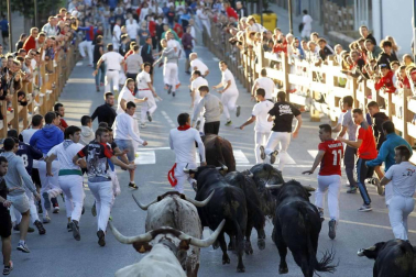 Imágenes del encierro y de diversos actos de la jornada dedicada a los niños.