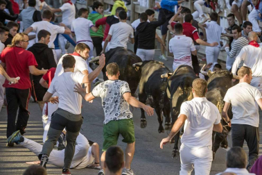 Imágenes del encierro y de diversos actos de la jornada dedicada a los niños.
