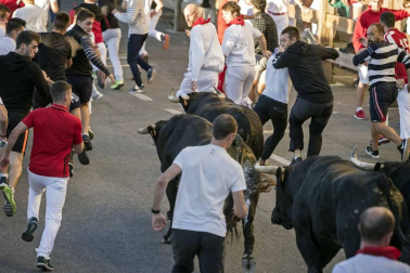 Galería de fotos del tercer encierro de fiestas de Tafalla