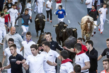 Galería de fotos del tercer encierro de fiestas de Tafalla