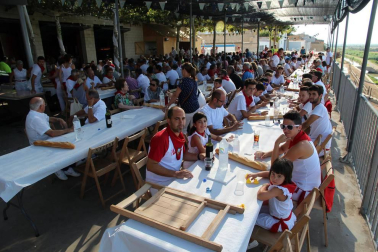 Imágenes de los almuerzos populaes de las fiestas de Cabanillas