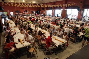 Imágenes de los almuerzos populaes de las fiestas de Cabanillas