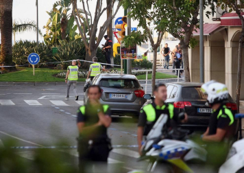 Una mujer que estaba ingresada en el hospital Joan XXIII de Cambrils ha muerto este viernes, lo que eleva a 14 el número de fallecidos en los ataques terroristas en Cataluña.