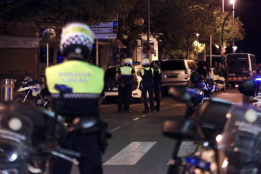 Una mujer que estaba ingresada en el hospital Joan XXIII de Cambrils ha muerto este viernes, lo que eleva a 14 el número de fallecidos en los ataques terroristas en Cataluña.