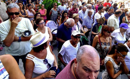 Una mujer que estaba ingresada en el hospital Joan XXIII de Cambrils ha muerto este viernes, lo que eleva a 14 el número de fallecidos en los ataques terroristas en Cataluña.