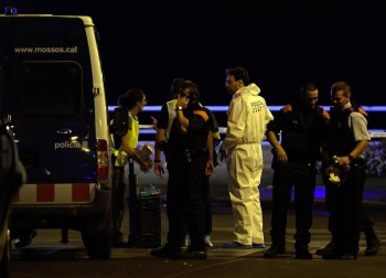 Una mujer que estaba ingresada en el hospital Joan XXIII de Cambrils ha muerto este viernes, lo que eleva a 14 el número de fallecidos en los ataques terroristas en Cataluña.