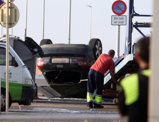 Una mujer que estaba ingresada en el hospital Joan XXIII de Cambrils ha muerto este viernes, lo que eleva a 14 el número de fallecidos en los ataques terroristas en Cataluña.