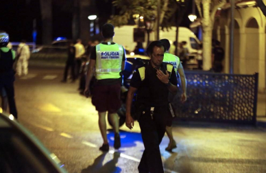Una mujer que estaba ingresada en el hospital Joan XXIII de Cambrils ha muerto este viernes, lo que eleva a 14 el número de fallecidos en los ataques terroristas en Cataluña.