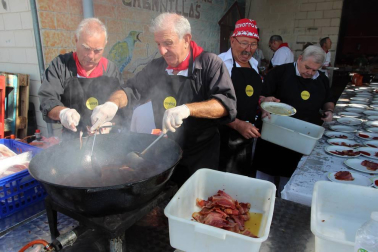 Imágenes de los almuerzos populaes de las fiestas de Cabanillas