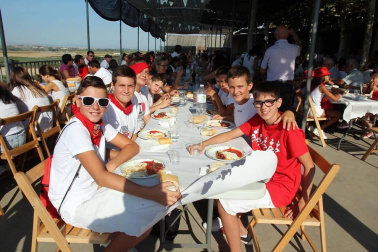 Imágenes de los almuerzos populaes de las fiestas de Cabanillas