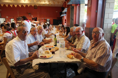 Imágenes de los almuerzos populaes de las fiestas de Cabanillas