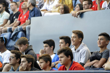 Imágenes del búscate en la grada del Osasuna- Sevilla Atlético disputado en El Sadar.